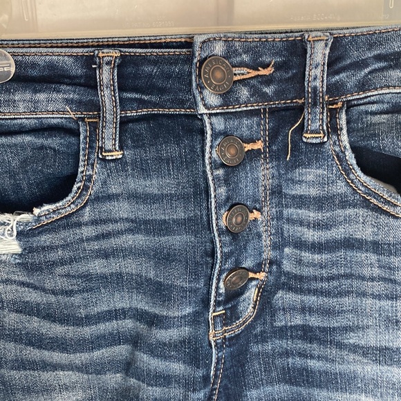 Dark wash destroyed skinny jeans size 6 short - Picture 2 of 4